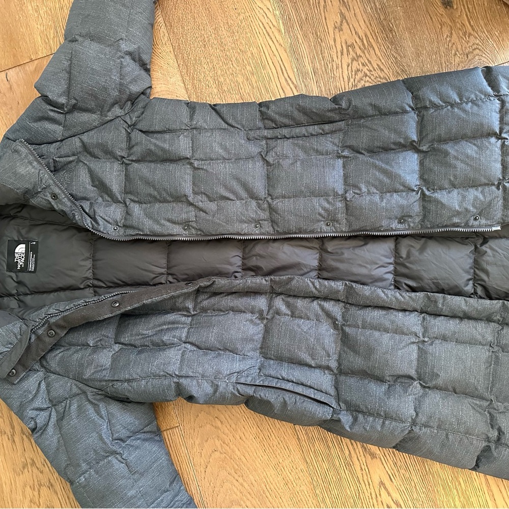 North Face long/mid length gray puffer coat in women’s Large